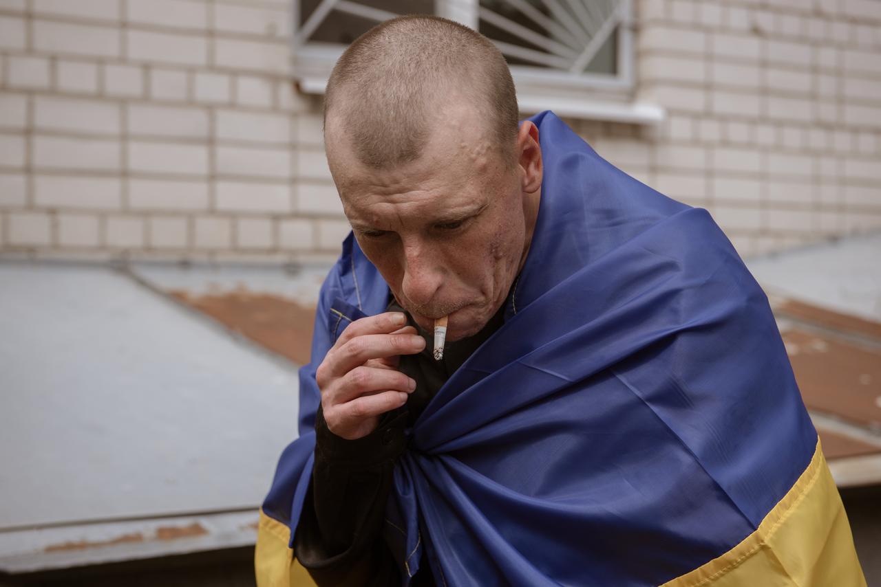 Recently released Ukrainian prisoners of war are seen after being freed as part of the third and final round of the large-scale “1,000-for-1,000” prisoner swap between Ukraine and Russia, in North Ukraine, on May 25, 2025. A total of 303 Ukrainian defenders were released from Russian captivity as part of the swap, which was facilitated by Türkiye earlier in May. (AA Photo)