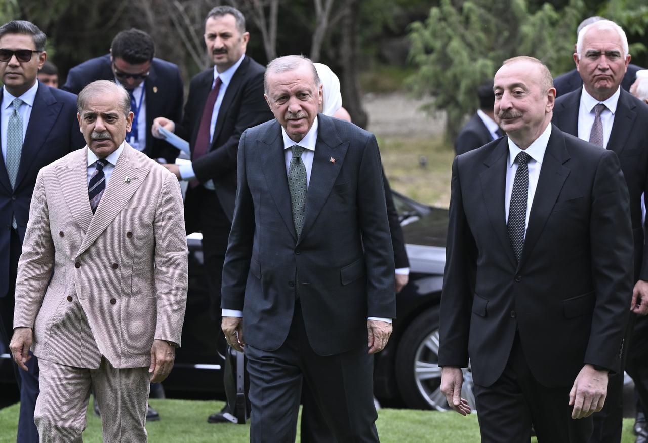 LACHIN, AZERBAIJAN - MAY 28: Turkish President Recep Tayyip Erdogan, Azerbaijani President Ilham Aliyev and Pakistani Prime Minister Shehbaz Sharif attend the event held within Azerbaijan Independence Day in Lachin, Azerbaijan, on May 28, 2025. ( Do?ukan Keskink?l?ç - Anadolu Agency )