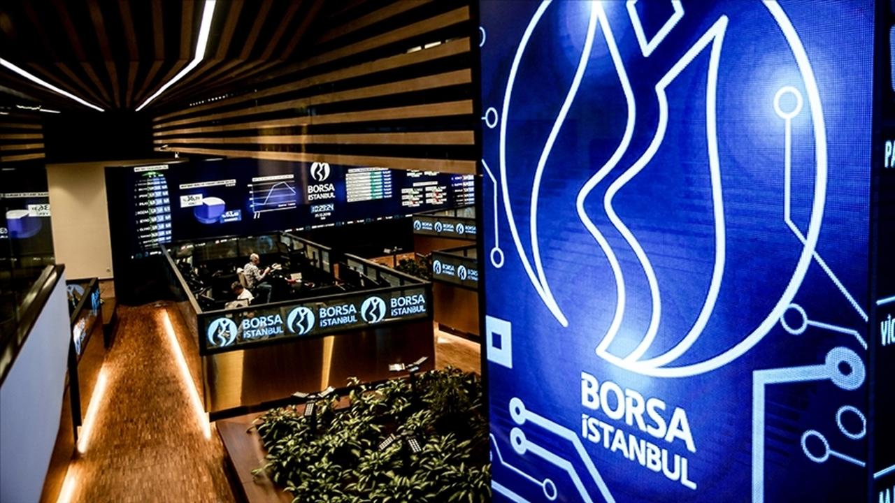 Traders work on the Borsa Istanbul trading floor at the headquarters in Istanbul, Türkiye, on May 29, 2025. (AA Photo)