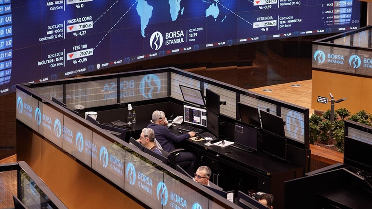 Traders monitor real-time financial data on the Borsa Istanbul trading floor in Istanbul, Türkiye, on May 29, 2025. (AA Photo)