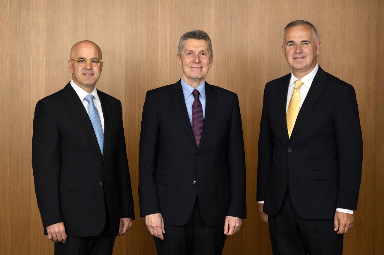 Kivanc Zaimler (left) is appointed as the new CEO of Sabanci Holding, pictured alongside newly named Chair Hayri Culhaci (center) and outgoing CEO Cenk Alper (right) in Istanbul, Türkiye, on May 29, 2025. (AA Photo)