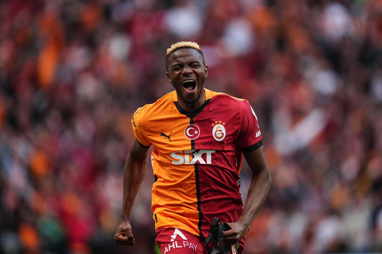 Trendyol Süper Ligin 34. haftas?nda Galatasaray ile Net Global Sivasspor tak?mlar? RAMS Parkta kar??la?t?. Galatasaray oyuncusu Victor Osimhen kar??la?ma sonras? galibiyet sevinci ya?ad?. ( Abdülhamid Ho?ba? - Anadolu Ajans? )