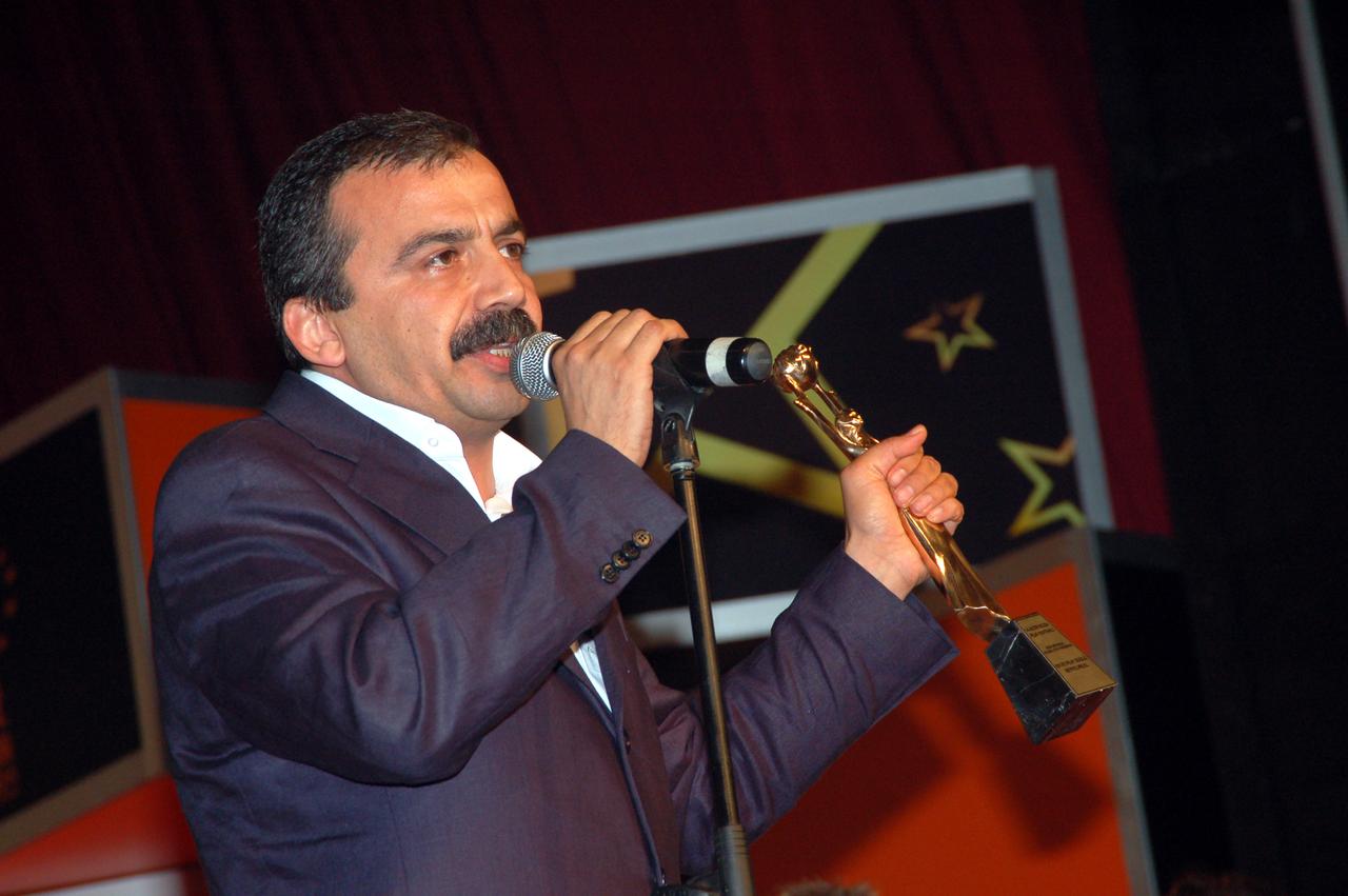 Prominent Turkish politician Sirri Sureyya Onder dies at 62