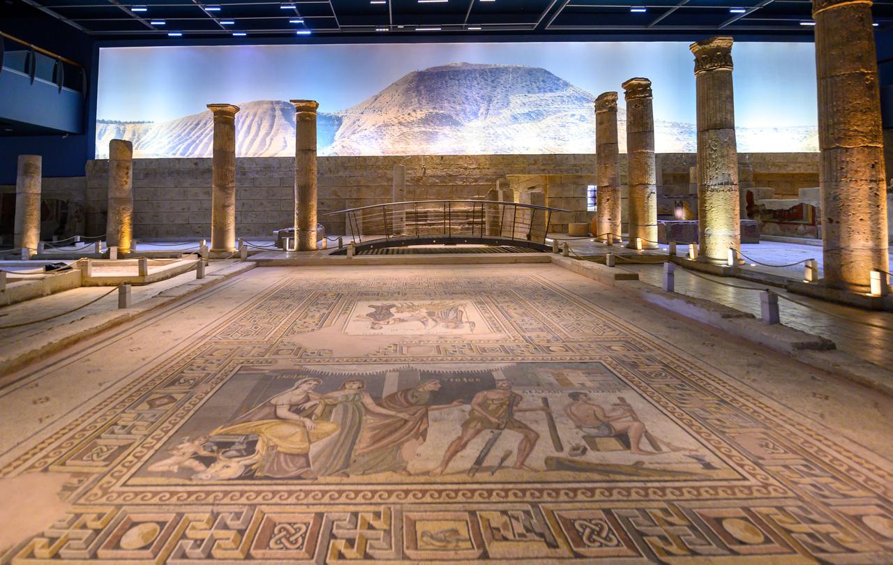 Visitors explore Roman mosaics and ancient columns at Gaziantep’s Zeugma Mosaic Museum, now open until 21:00 during extended summer hours, Gaziantep, Türkiye, accessed May 30, 2025. (Adobe Stock Photo)