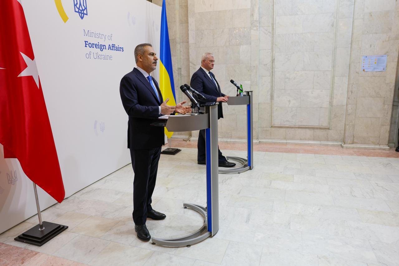 KYIV, UKRAINE - MAY 30: (----EDITORIAL USE ONLY MANDATORY CREDIT - TURKISH MINISTRY OF FOREIGN AFFAIRS / HANDOUT - NO MARKETING NO ADVERTISING CAMPAIGNS - DISTRIBUTED AS A SERVICE TO CLIENTS--) Turkish Foreign Minister Hakan Fidan (L) and Ukrainian Foreign Minister Andriy Sybiha (R) hold a joint press conference in Kyiv, Ukraine on May 30, 2025. ( TUR Foreign Ministry - Anadolu Agency )