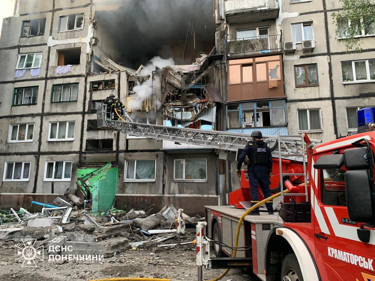 BELOZERSK, UKRAINE - MAY 30: (----EDITORIAL USE ONLY - MANDATORY CREDIT - UKRAINIAN STATE EMERGENCY SERVICE / HANDOUT - NO MARKETING NO ADVERTISING CAMPAIGNS - DISTRIBUTED AS A SERVICE TO CLIENTS----) Firefighters try to extinguish fire broke out after Russian UAV hits five-story residential building in Belozersk, Ukraine on May 30, 2025. Apartments on the third to fifth floors partially destroyed. It is estimated that two more people may be trapped under the rubble. Emergency rescue and search operations are ongoing. ( State Emergency Service of Ukraine - Anadolu Agency )