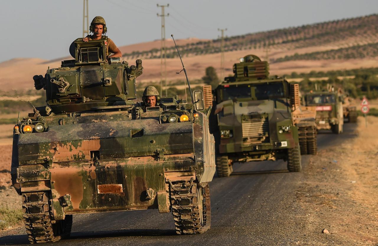 Turkish soldiers stand in a Turkish army tank driving back to Türkiye from the Syrian-Turkish border town of Jarabulus on September 2, 2016. (AFP Photo)