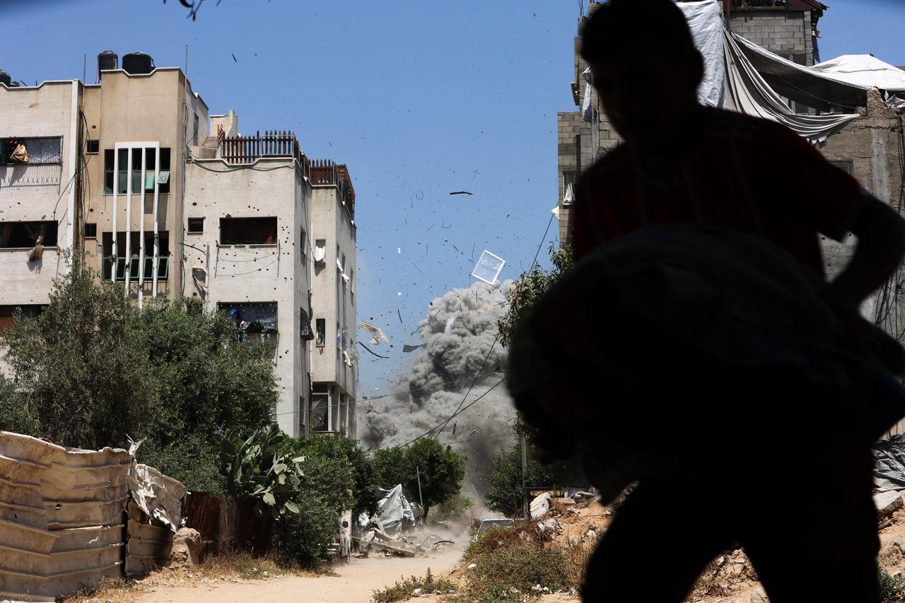 Smoke billows following Israeli strikes on the al-Qattaa family home in al-Tuffah neighbourhood in Gaza City on May 31, 2025. (AFP Photo)