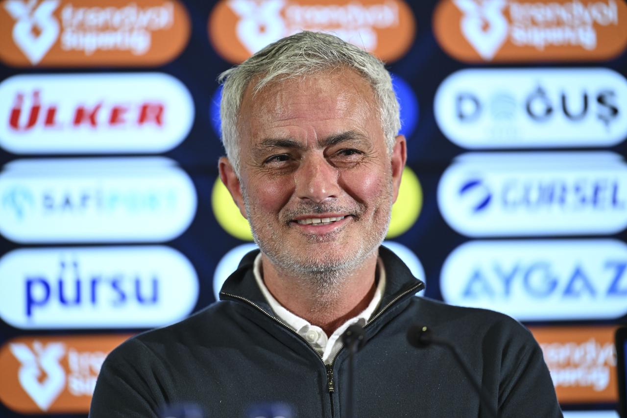 Fenerbahce keeps Mourinho despite trophyless season, major coaching staff changes planned