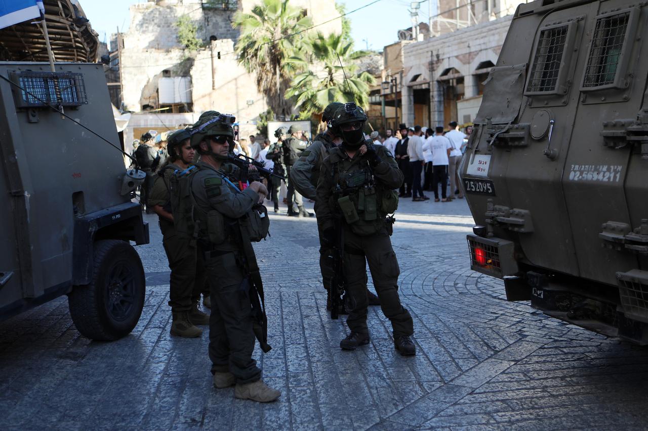 Israeli settlers organize a provocative tour at the city under the protection of Israeli forces in Hebron, West Bank on May 22, 2025. (AA Photo)