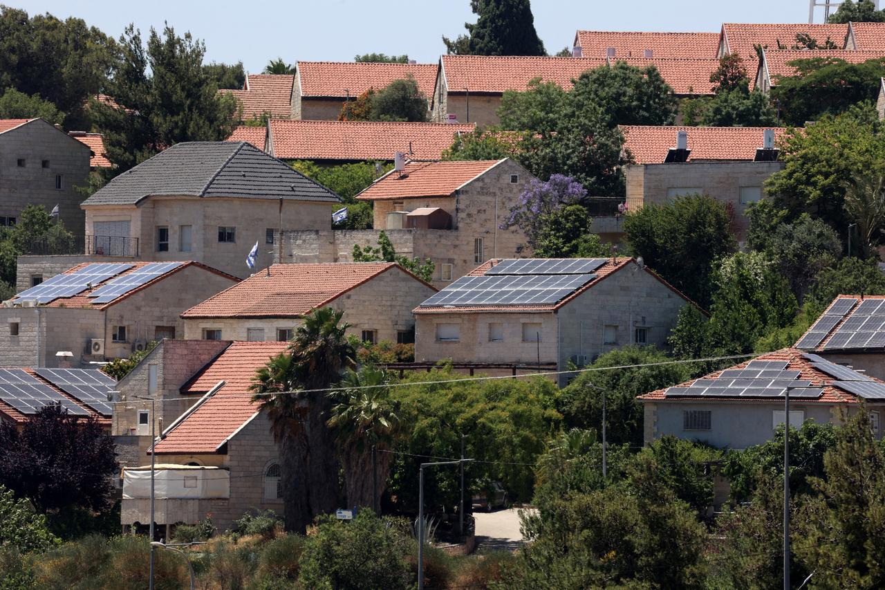 This picture shows houses in the Israeli settlement of Psagot in the occupied West Bank, located on Tawil hill adjacent to the Palestinian cities of Ramallah and al-Bireh, on May 29, 2025. Israel announced on May 29, the creation of 22 new settlements in the occupied West Bank, risking further strain on relations with the international community already taxed by the war in Gaza. (Photo by Zain JAAFAR / AFP)