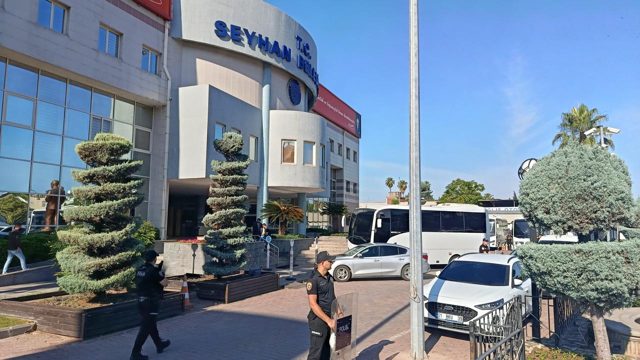 An operation was carried out in the early morning hours targeting the Seyhan and Ceyhan municipalities in Adana, based in Istanbul. (IHA Photo)