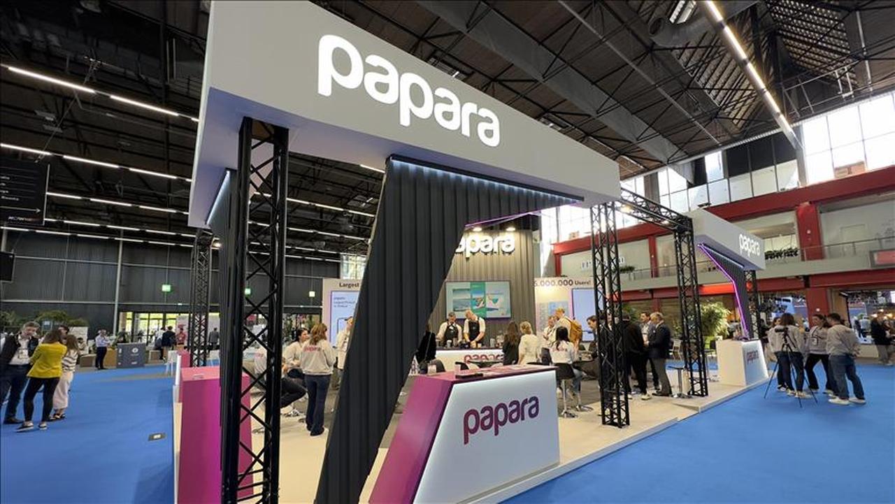 Visitors explore Papara’s booth at a fintech exhibition in Istanbul, Türkiye, accessed on May 31, 2025. (AA Photo)