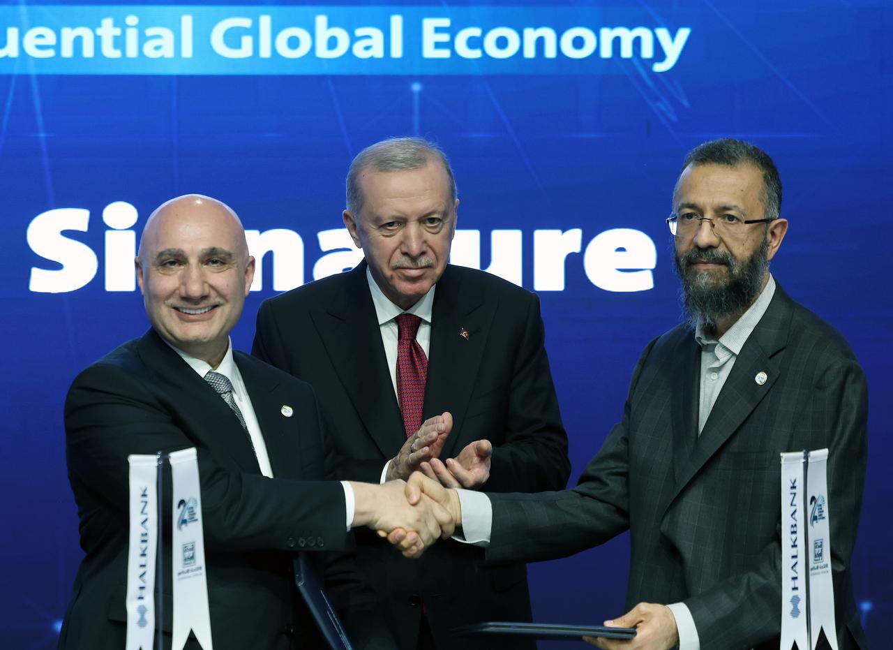 Turkish President Recep Tayyip Erdogan (C) attends the 2nd Global Islamic Economy Summit at Istanbul Financial Center in Istanbul, Türkiye on May 30, 2025. (AA Photo)