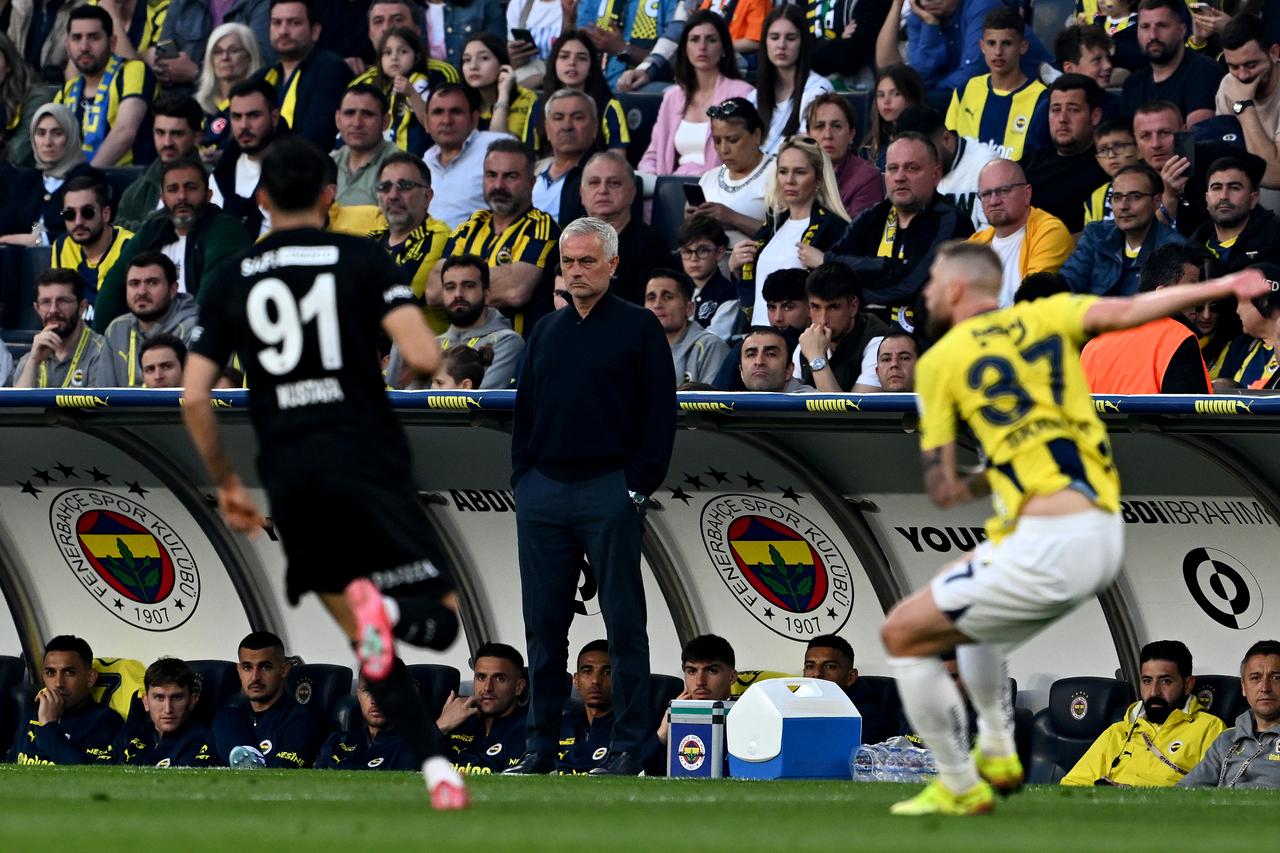 ISTANBUL, TURKIYE - MAY 04: Gedson Fernandes (83) of Besiktas celebrates a goal with his team matesduring the Turkish Super Lig Week 34 match between Fenerbahce and Besiktas at Ulker Stadium in Istanbul, Turkiye, on May 04, 2025. ( Ahmet Okatal? - Anadolu Agency )