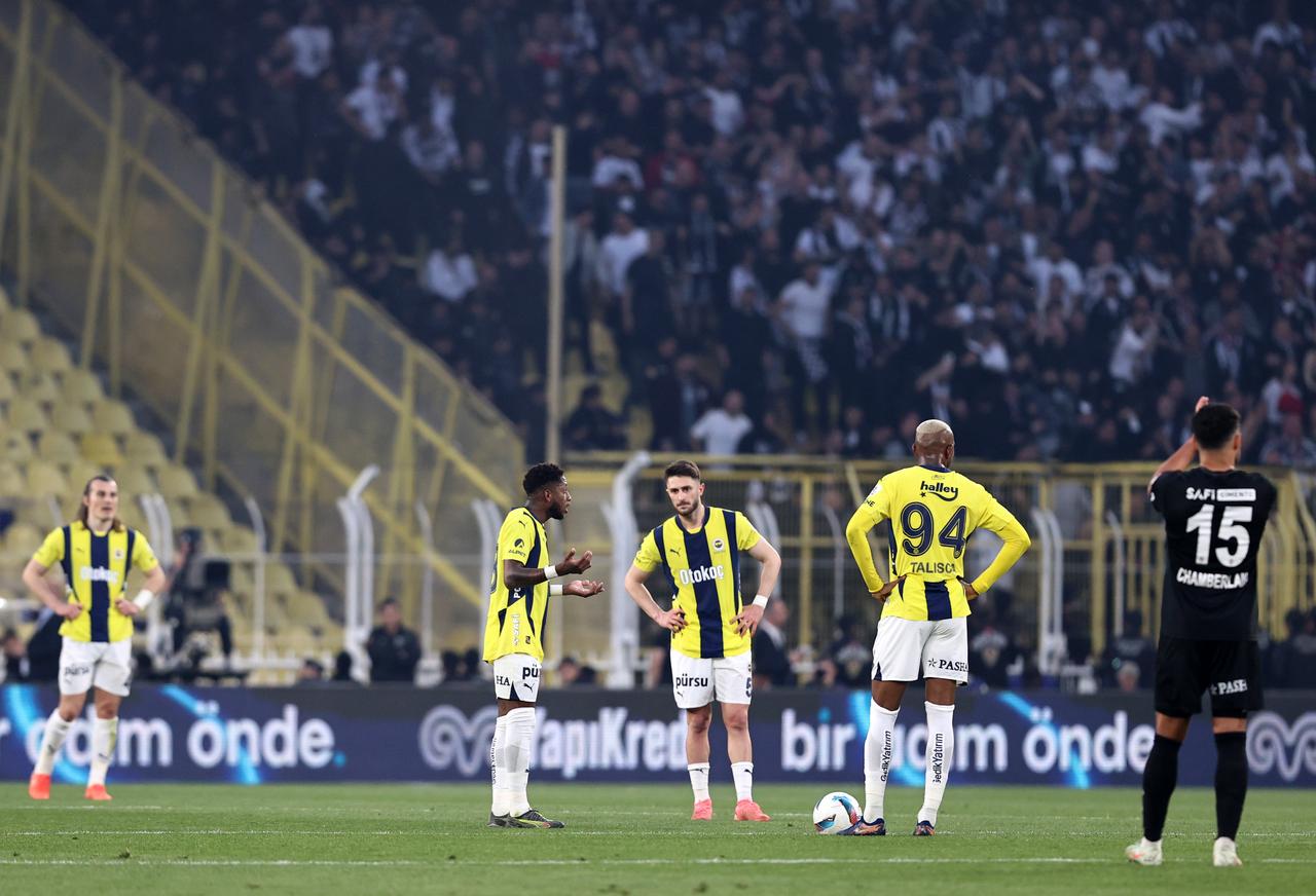 ISTANBUL, TURKIYE - MAY 04: Gedson Fernandes (83) of Besiktas celebrates a goal with his team matesduring the Turkish Super Lig Week 34 match between Fenerbahce and Besiktas at Ulker Stadium in Istanbul, Turkiye, on May 04, 2025. ( Ahmet Okatal? - Anadolu Agency )