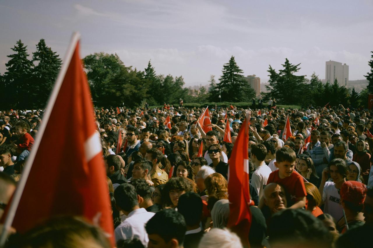Flag-bearing demonstrators march to Anıtkabir on Republic Day, October 29, 2023 — Ankara, Türkiye. (Photo via Pexels)
