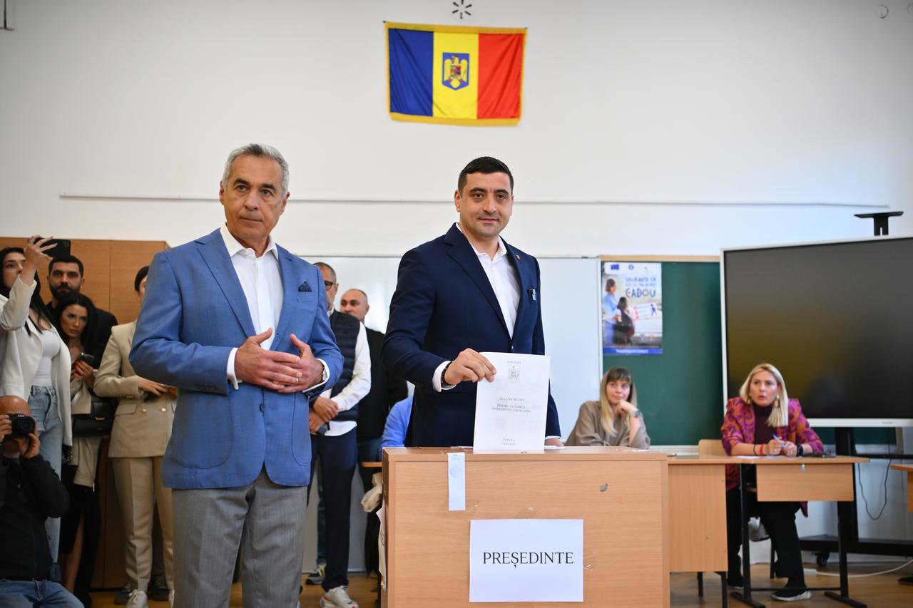 BUCHAREST, ROMANIA - MAY 04: Presidential candidate George Simion casts his vote in the first round of the presidential election redo in Bucharest, Romania, Sunday, May 4, 2025. ( Alex Nicodim - Anadolu Agency )