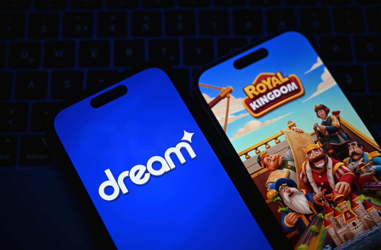ANKARA, TURKIYE - MAY 1: In this photo illustration the logo of Royal Kingdom is being displayed on a laptop screen and the logo of Dream Games is being displayed on a smart phone in Ankara, Turkiye on May 1, 2025. ( Hakan Nural - Anadolu Agency )