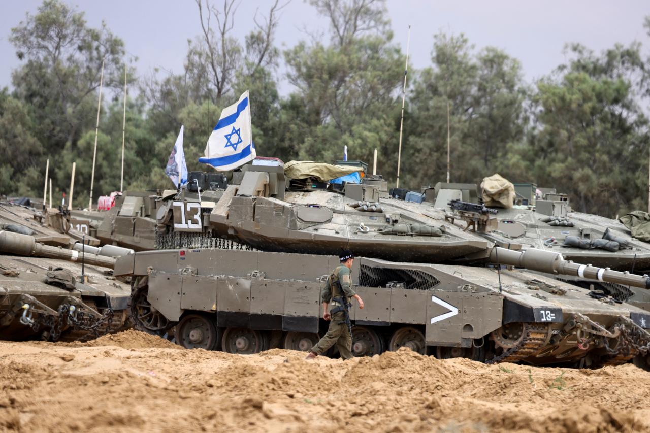 Israel calls up thousands of reservists amid expanded Gaza offensive plans