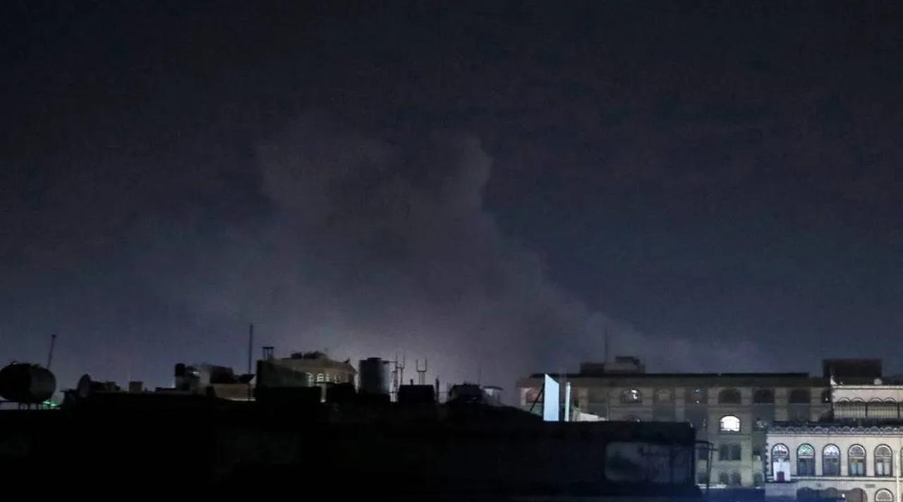 Israel launches major airstrikes on Yemen's Al Hudaydah after Houthi missile lands near Tel Aviv