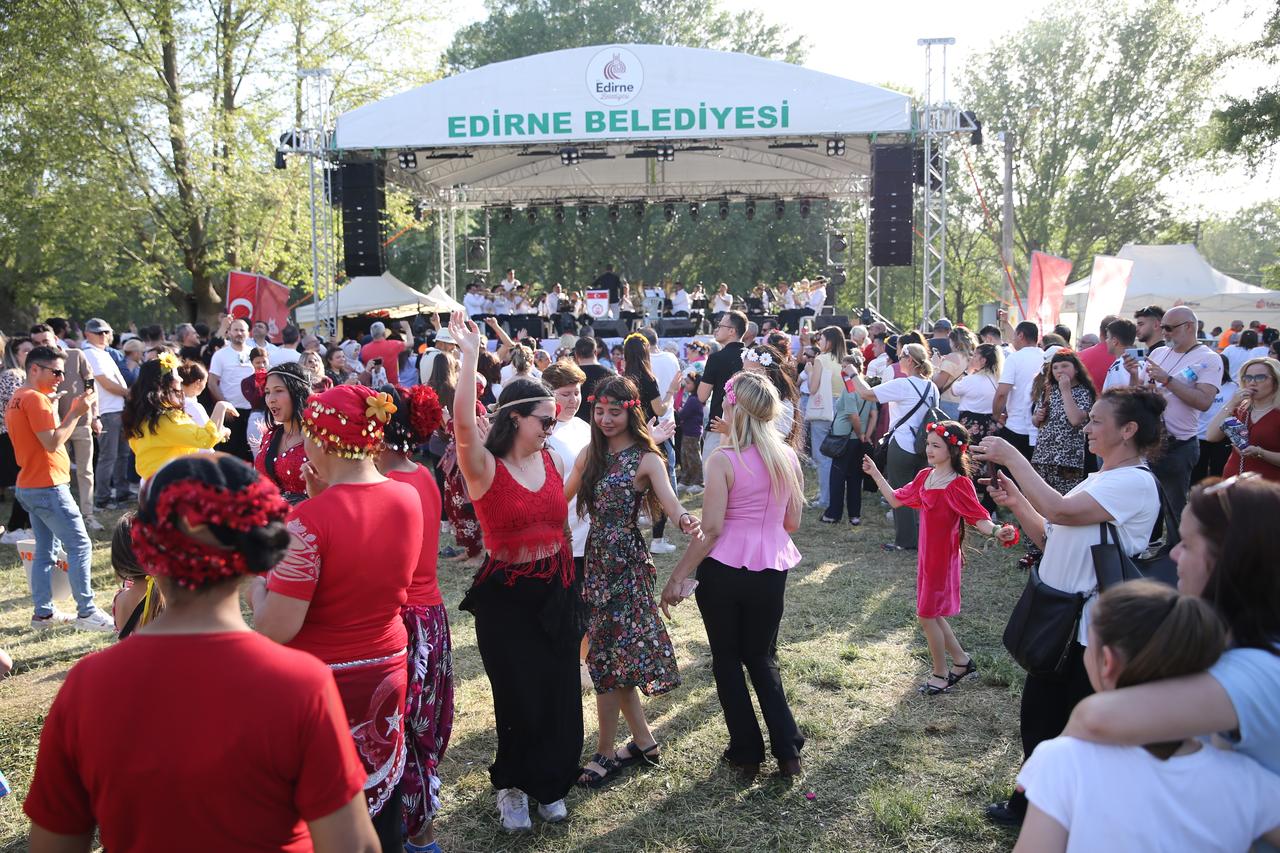 Kakava festival brings fire, music and Romani pride to Edirne