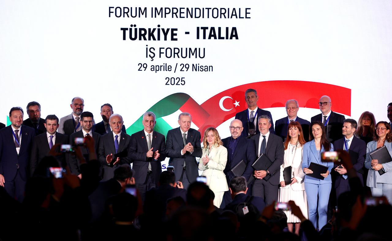 Turkish President Recep Tayyip Erdogan and Italian Prime Minister Giorgia Meloni pose for a family photo during the Türkiye-Italy Business Forum in Rome, Italy, on April 29, 2025. (AA Photo)