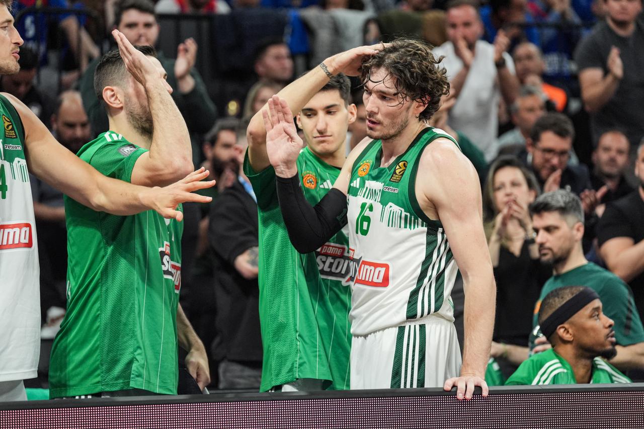 Panathinaikos AKTOR player Cedi Osman (R) is seen gesturing during the Turkish Airlines EuroLeague Playoff Game 4 between Anadolu Efes and Panathinaikos AKTOR at the Sinan Erdem Dome Basketball Development Center in Istanbul, Türkiye on May 2, 2025. (AA Photo)