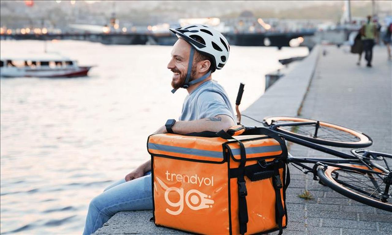 A Trendyol GO courier rests near the coast in Istanbul, Türkiye, on May 6, 2025. (AA Photo)