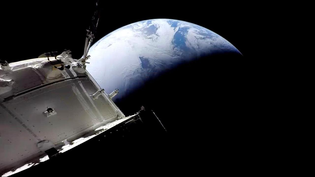 Uncontrolled Soviet spacecraft could strike earth; Türkiye in potential impact zone