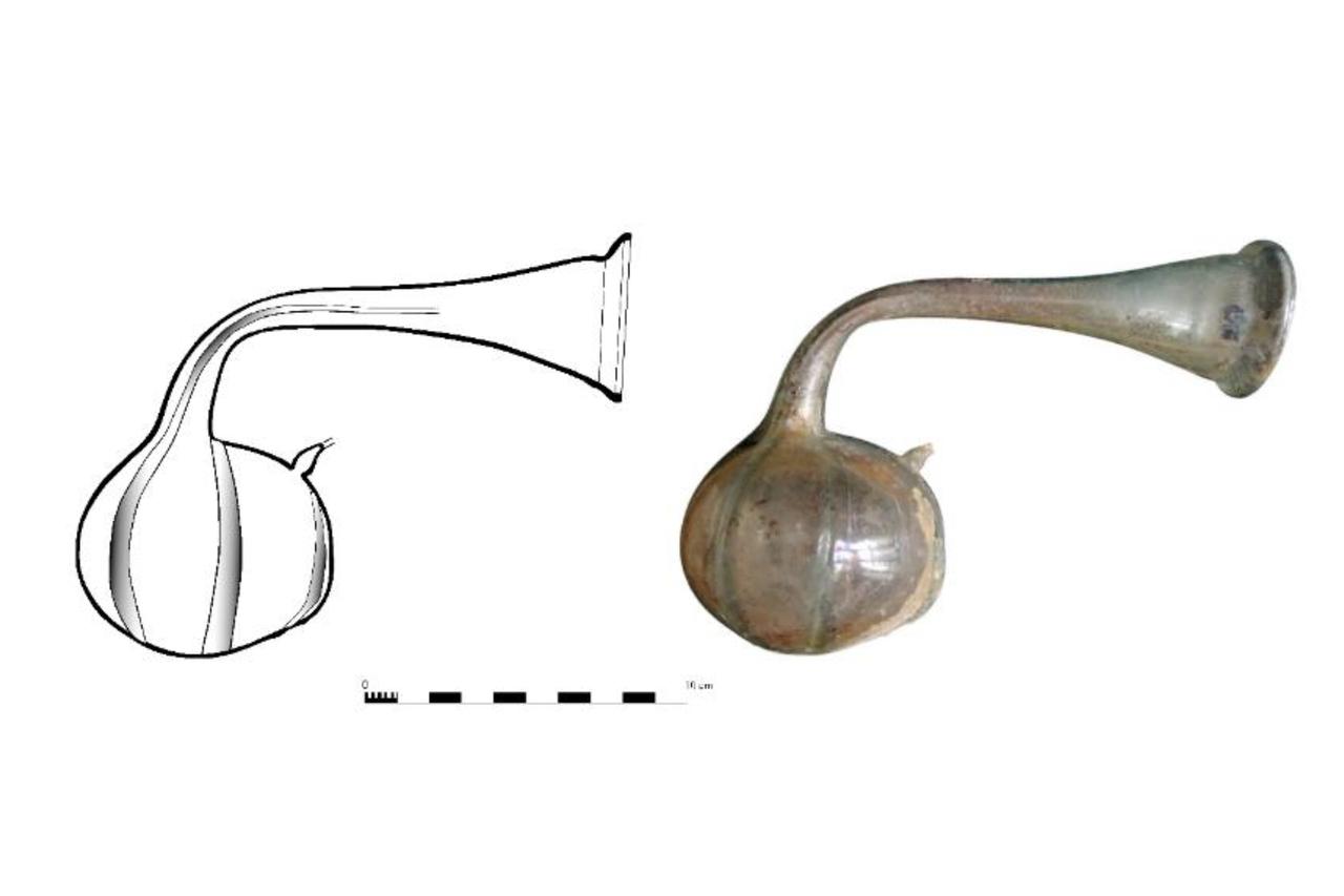 Drawing and photograph of the vase at the Kastamonu Museum in Kastamonu, Türkiye, March 29, 2025. (Photo via Ugur Ozyilmaz/Omur Dunya Cakmakli)
