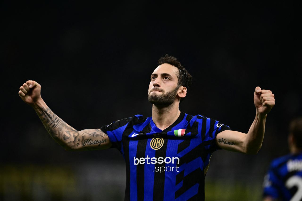 Inter Milan's Turkish midfielder #20 Hakan Calhanoglu celebrates scoring his team's second goal from the penalty spot during the UEFA Champions League semi-final second leg football match between Inter Milan and FC Barcelona at the San Siro stadium in Milan, Italy on May 6, 2025. (AFP Photo)