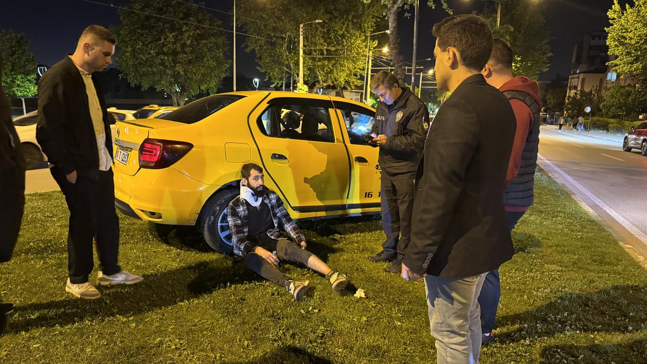 Police and emergency responders attend the scene of a taxi-car collision in Bursa, Türkiye, on May 4, 2025. (AA Photo)