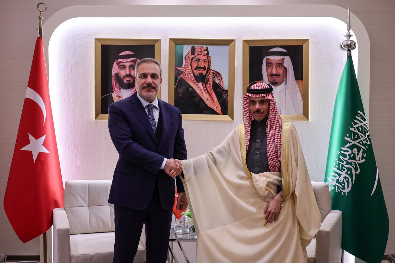 RIYADH, SAUDI ARABIA - JANUARY 29: Turkish Foreign Minister Hakan Fidan (L) meets with Saudi Foreign Minister Faisal bin Farhan Al Saud (R) in Riyadh, Saudi Arabia on January 29, 2025. ( Murat Gök - Anadolu Agency )