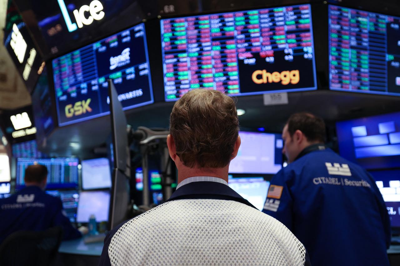 Traders work on the floor of the New York Stock Exchange (NYSE) at the opening bell in New York City, US on May 6, 2025. (AFP Photo)