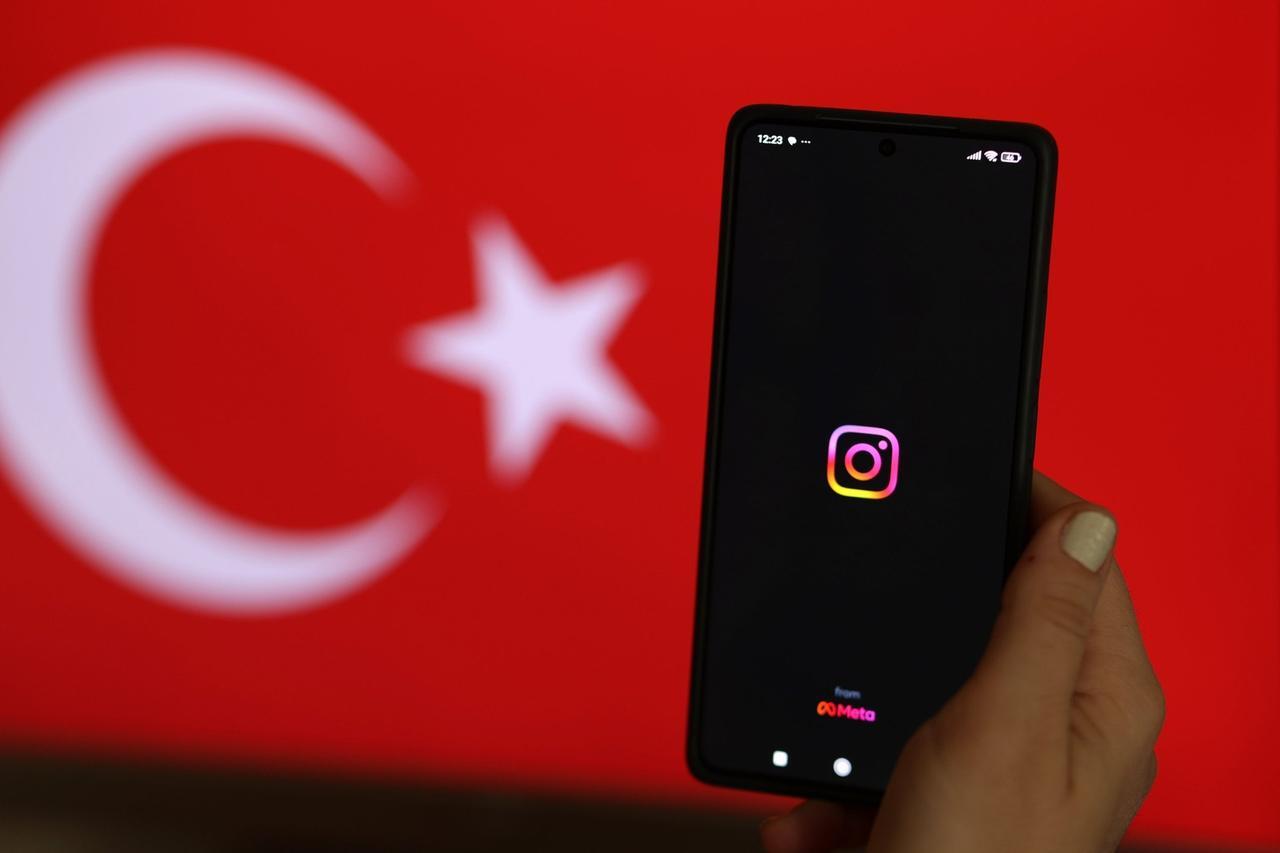 Is Gen Z in Türkiye turning apolitical or digitally political?