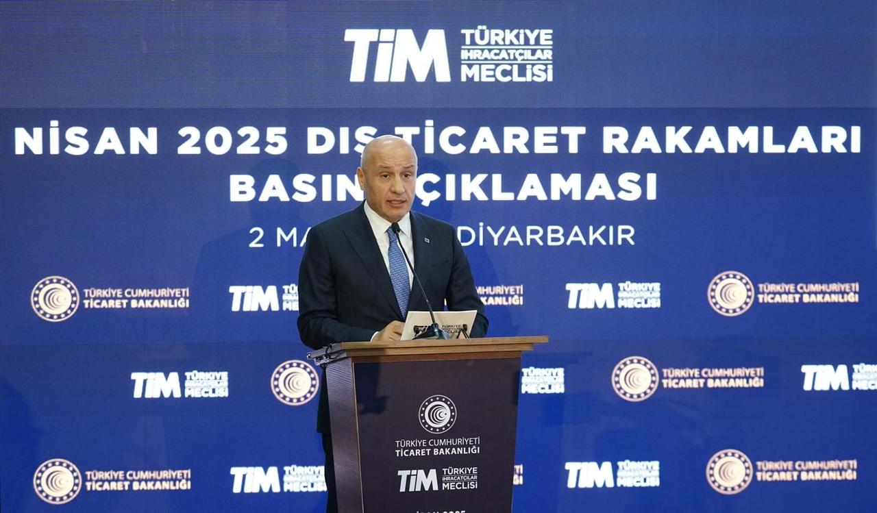 Turkish Exporters Assembly (TIM) Chair Mustafa Gultepe presents April 2025 foreign trade data during a press conference co-hosted by the Trade Ministry in Diyarbakır, Türkiye, on May 2, 2025. (Photo via tim.org.tr)