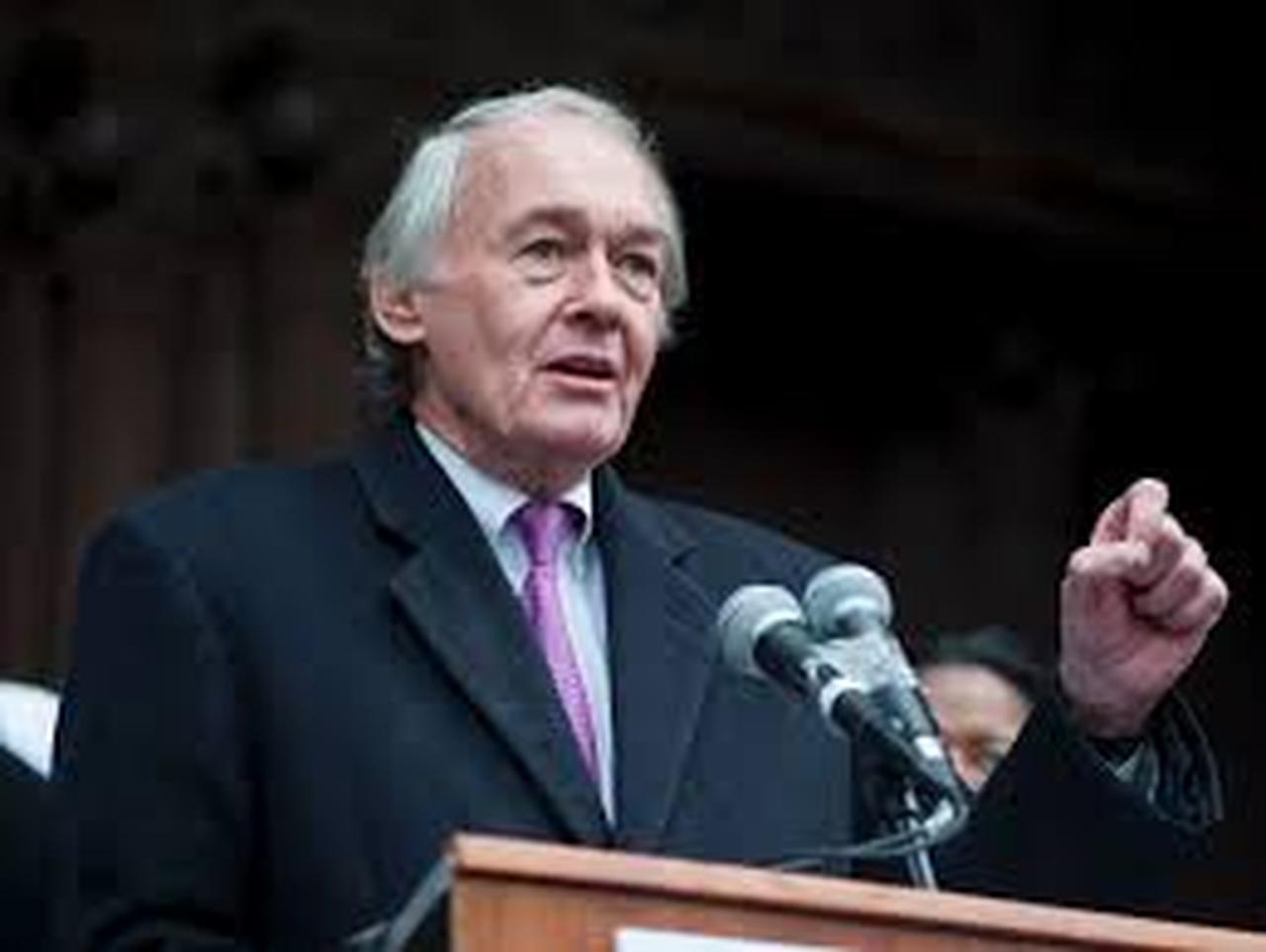 U.S. Senator Ed Markey, D-MA, speaks to people gathered at Copley Square January 29, 2017 in Boston, Massachusetts. (AFP Photo)