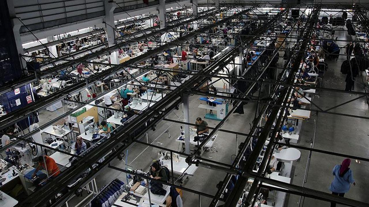 Workers are seen operating in a textile factory in Türkiye, accessed on May 9, 2025. (AA Photo)