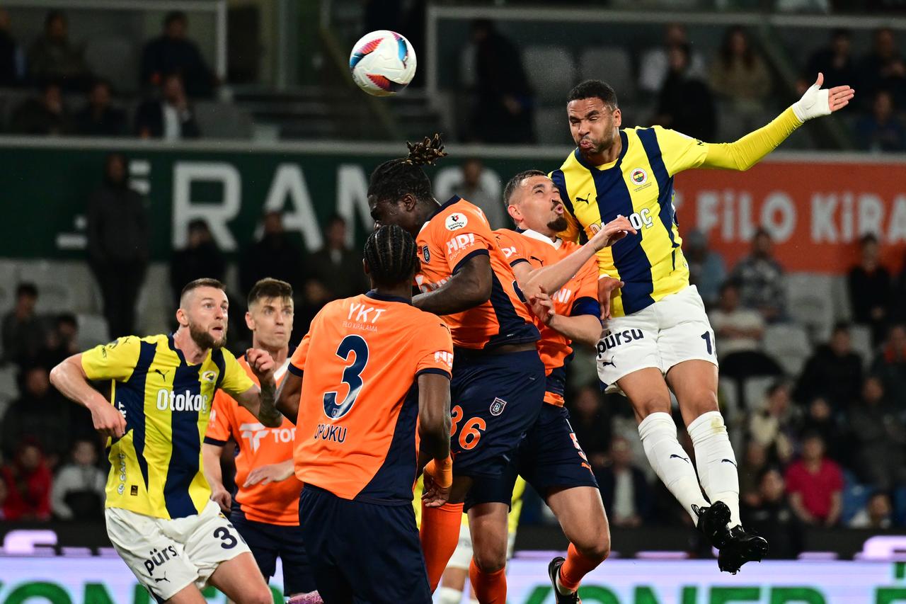 Fenerbahce clinches 4-1 victory over Basaksehir, keeps title hopes alive
