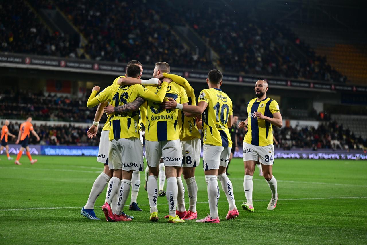 Milan Skriniar (37) of Fenerbahce celebrates with his teammates after scoring a goal during the Turkish Super Lig week 35 football match between RAMS Basaksehir and Fenerbahce at Basaksehir Fatih Terim Stadium in Istanbul, Türkiye on May 9, 2025. (AA Photo)