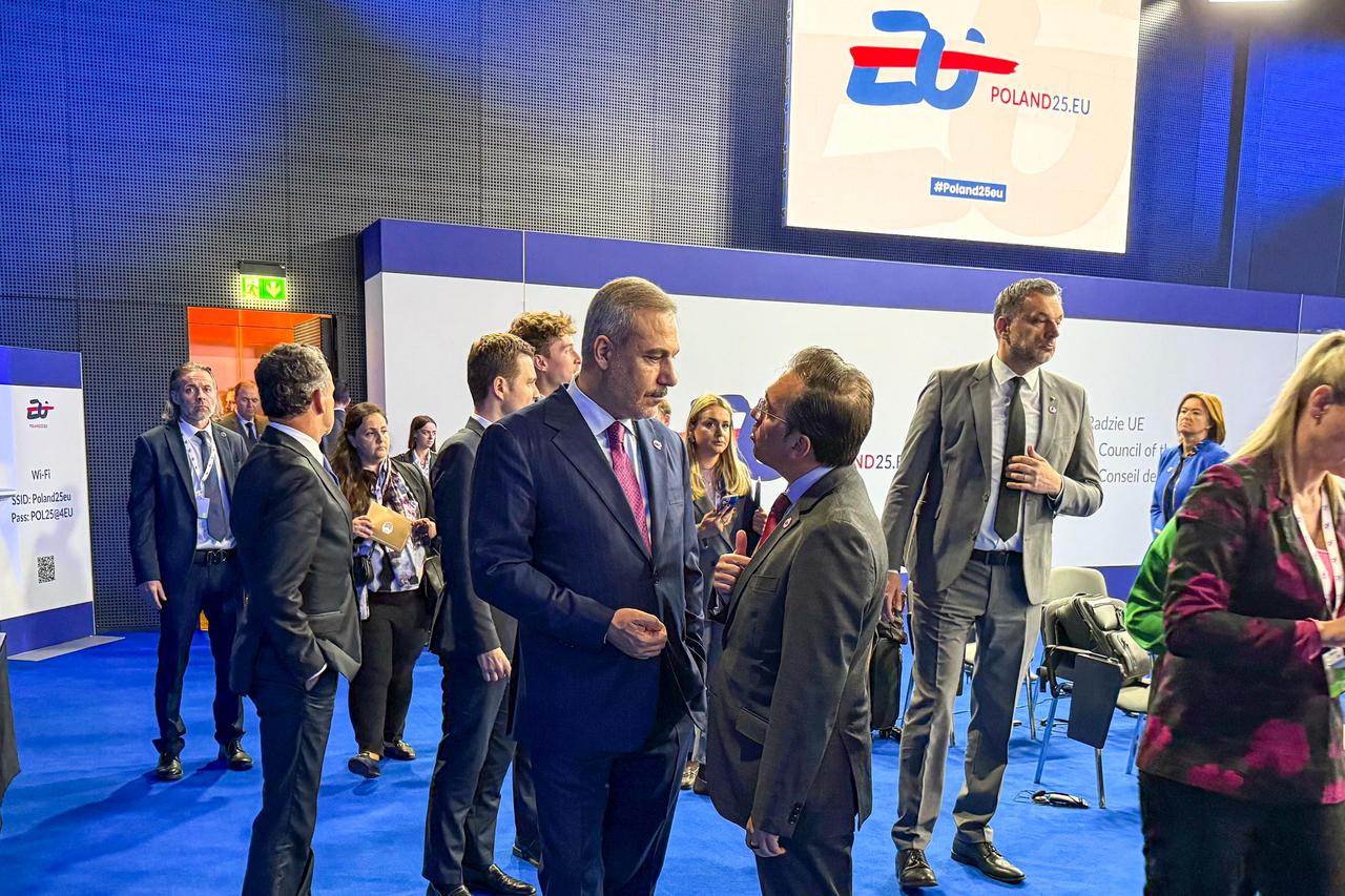 WARSAW, POLAND - MAY 8: Turkish Foreign Minister Hakan Fidan attends the informal meeting of European Union foreign ministers, known as the Gymnich, on May 8 2025, in Warsaw, Poland. ( Arda Küçükkaya - Anadolu Agency )