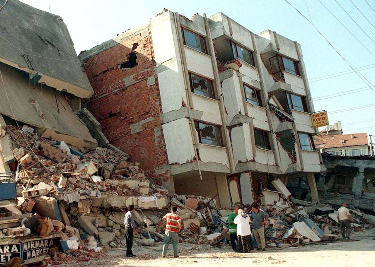 Is tectonic stress in Istanbul building up or being released?