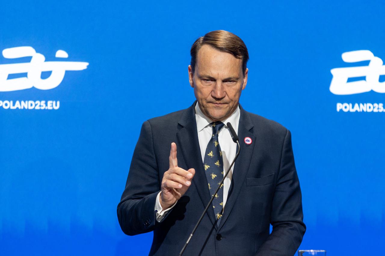  Polish FM suggests Türkiye or China could mediate Ukraine talks if US withdraws