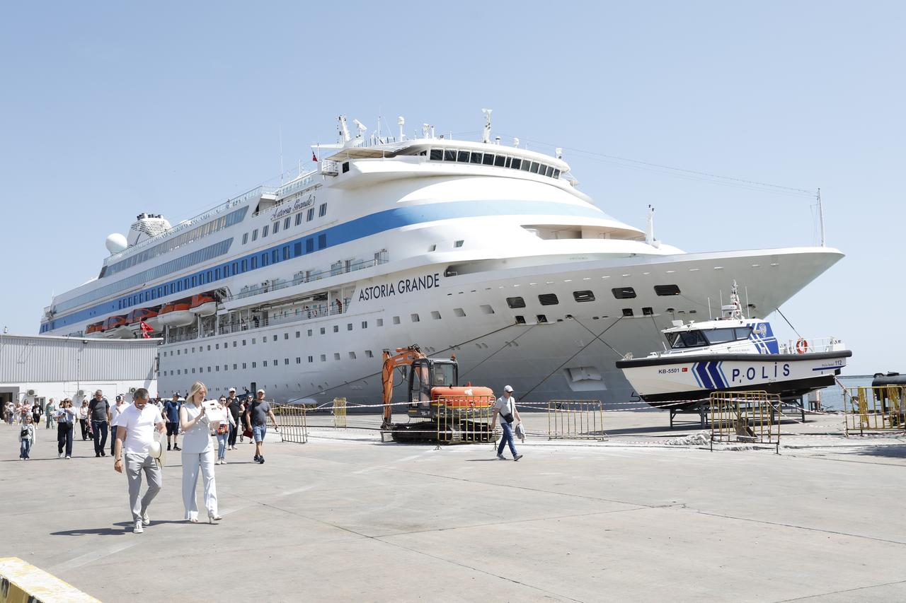 The cruise ship Astoria Grande arrived at Amasra Port after departing from Sochi, Russia, Bartin, Türkiye, Apr. 30, 2025. (AA Photo)