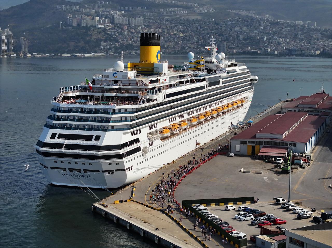 The cruise ship Astoria Grande arrived at Amasra Port after departing from Sochi, Russia, Bartin, Türkiye, Apr. 30, 2025. (AA Photo)
