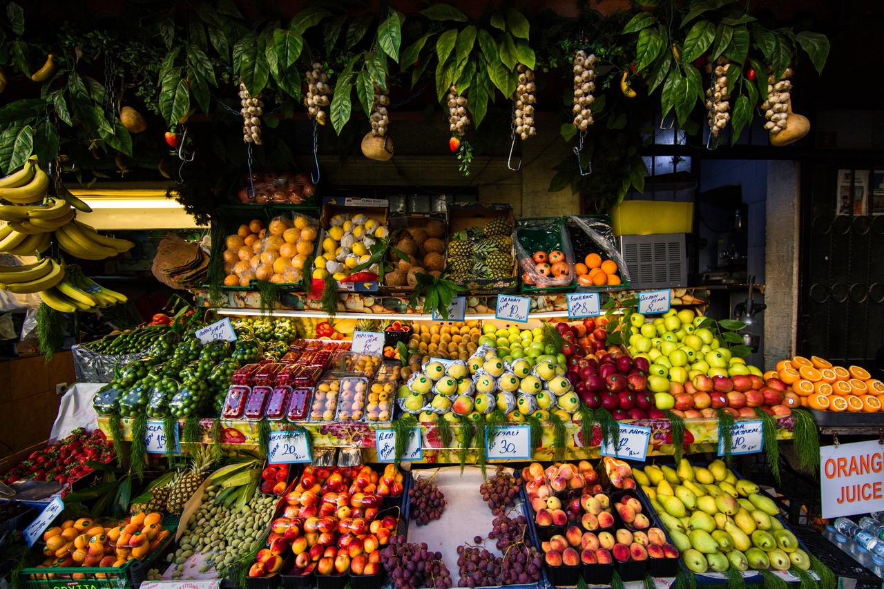 A fruit and vegetable stall in Istanbul, Türkiye, accessed on June 1, 2025. (Adobe Stock Photo)