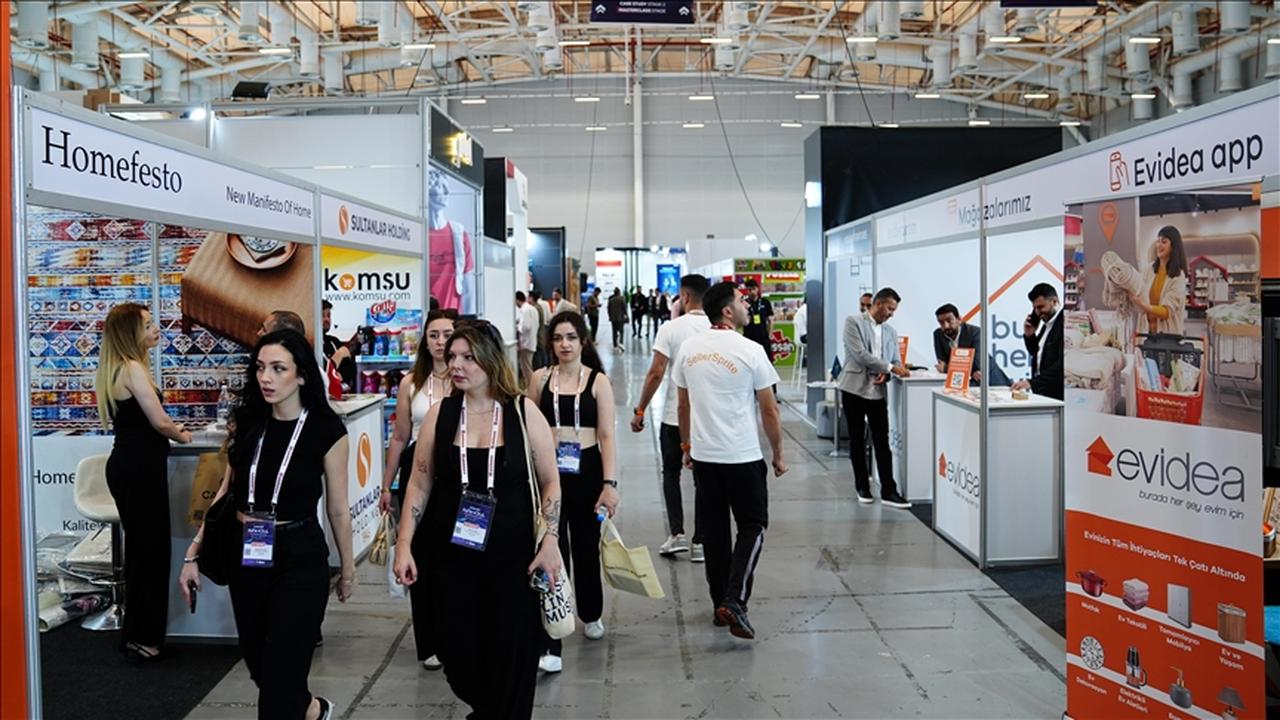 Visitors walk through booths on the opening day of WORLDEF ISTANBUL, Türkiye’s prominent e-commerce fair, held in Istanbul on June 6, 2024. (AA Photo)