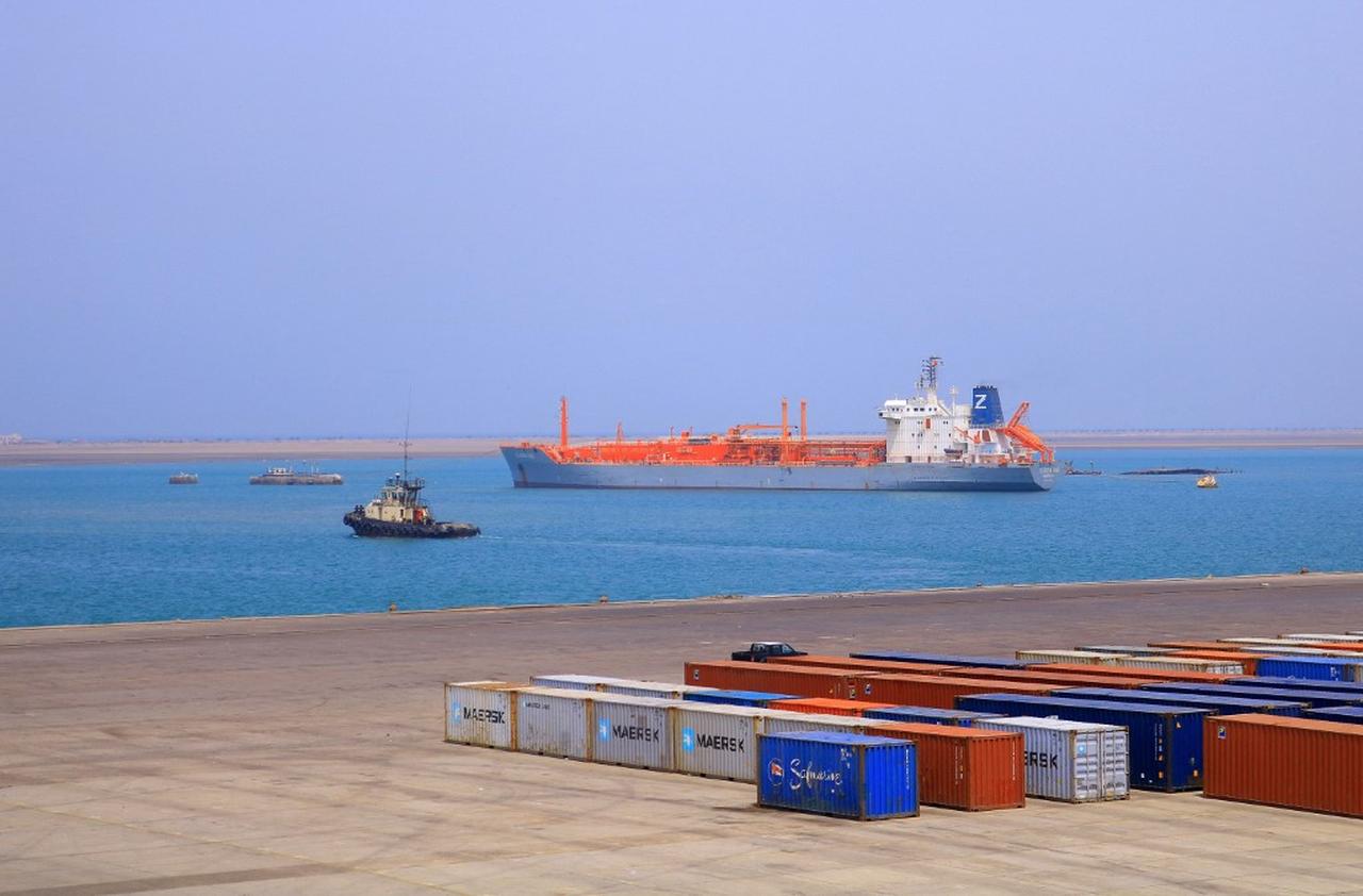 A picture taken on May 28, 2022, shows loading docks at the port of Yemen's Red Sea coastal city of Hodeida, around 230 kilometres west of the capital. (AFP Photo)