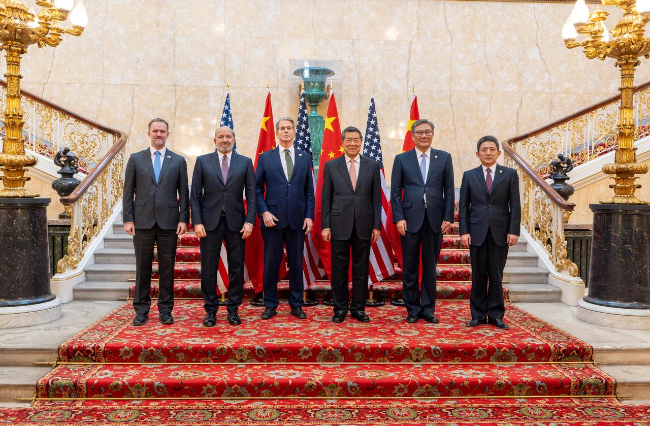 US Trade Representative Jamieson Greer, US Secretary of Commerce Howard Lutnick, US Secretary of Treasury Scott Bessent, Chinese Vice Premier He Lifeng, Chinese Commerce Minister Wang Wentao, and Chinese International Trade Representative and Vice Minister of Commerce Li Chenggang, pose for a photo during trade discussions at the Lancaster House in London on June 9, 2025. (AFP Photo)